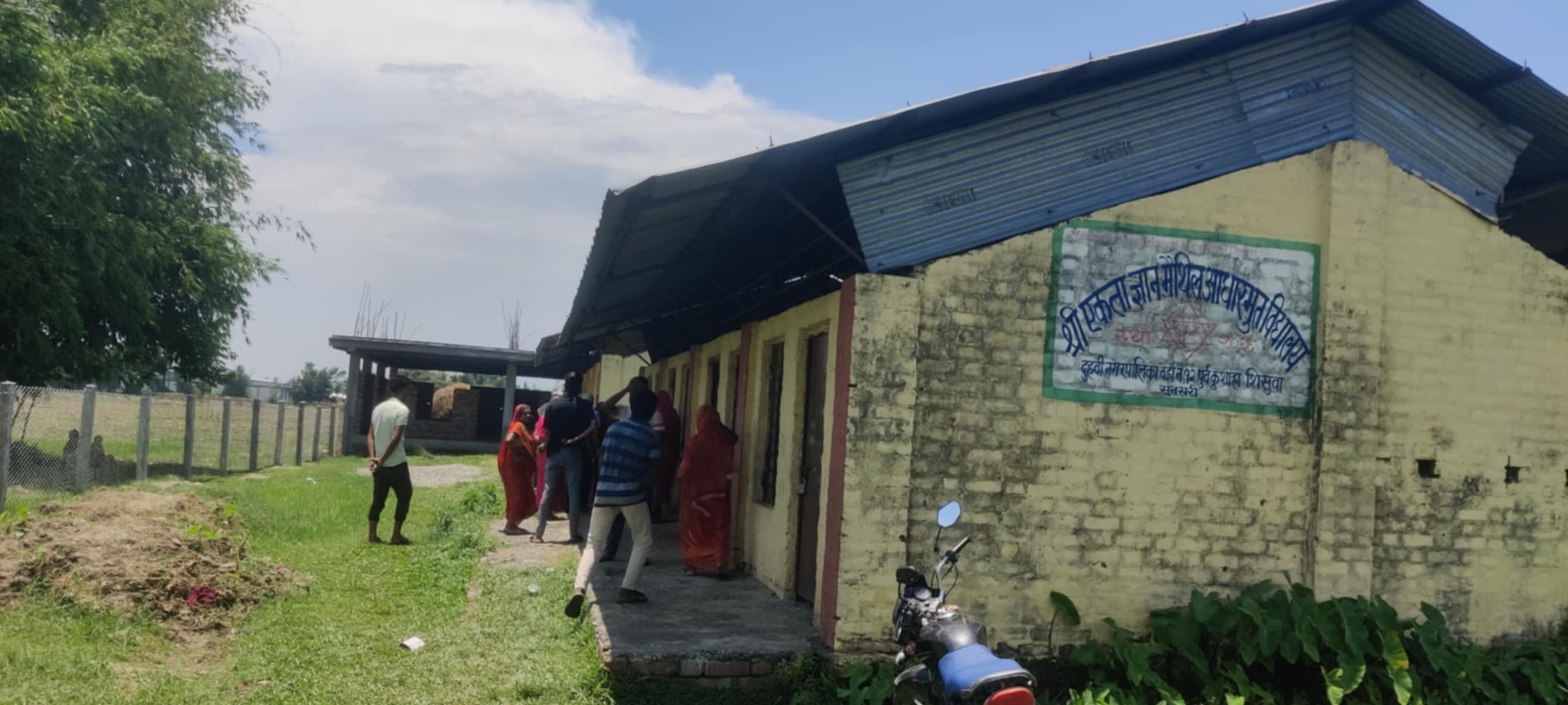 Nepal Children Suffer in Extreme Heat at School