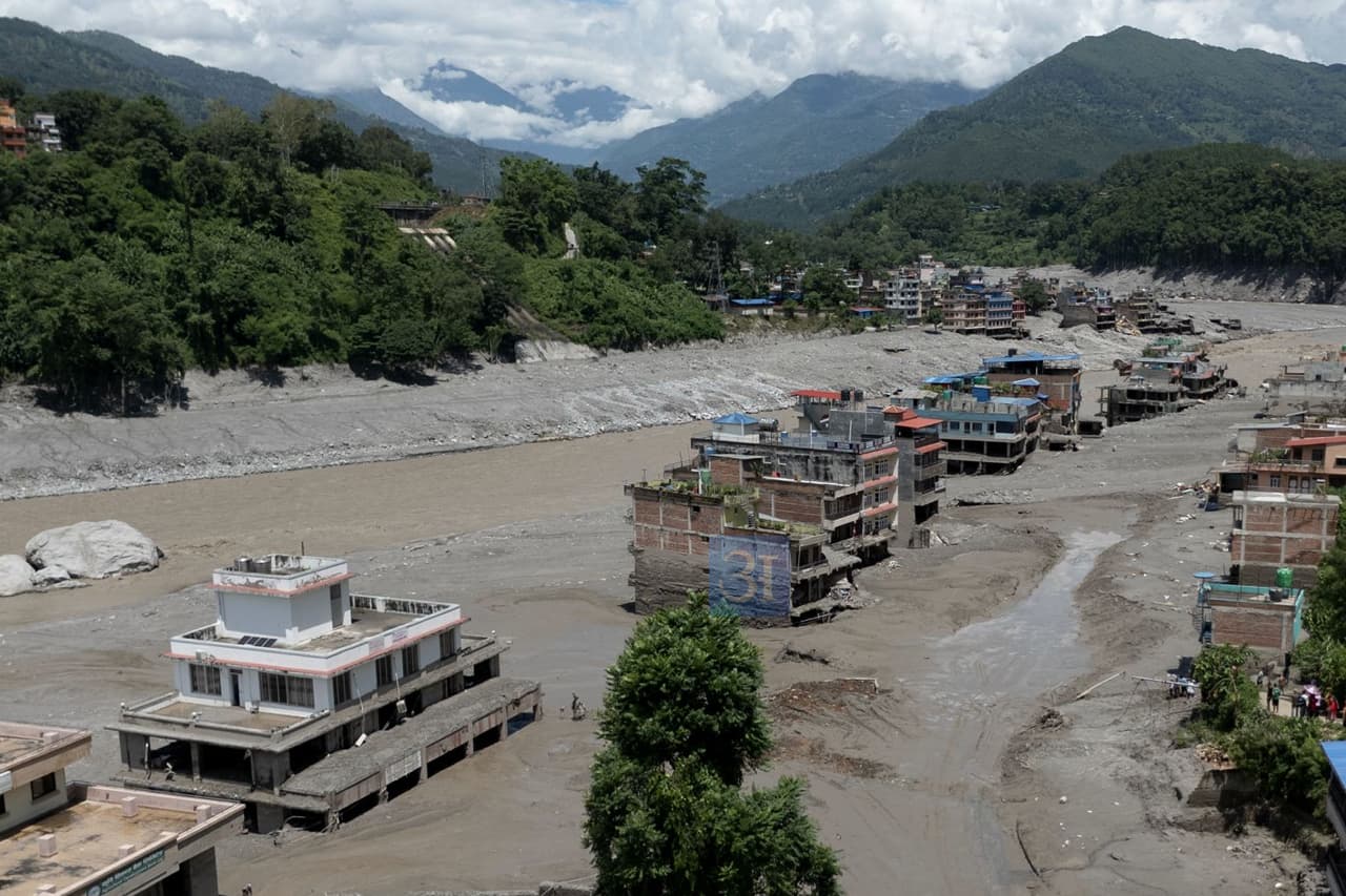 मृत्यु हुनेको संख्या ५८६ : २ हजार अझै बेपत्ता, हजारौँ विस्थापित